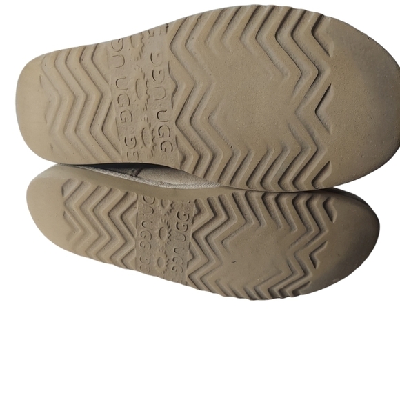 6 UGG tan boots - Picture 6 of 8